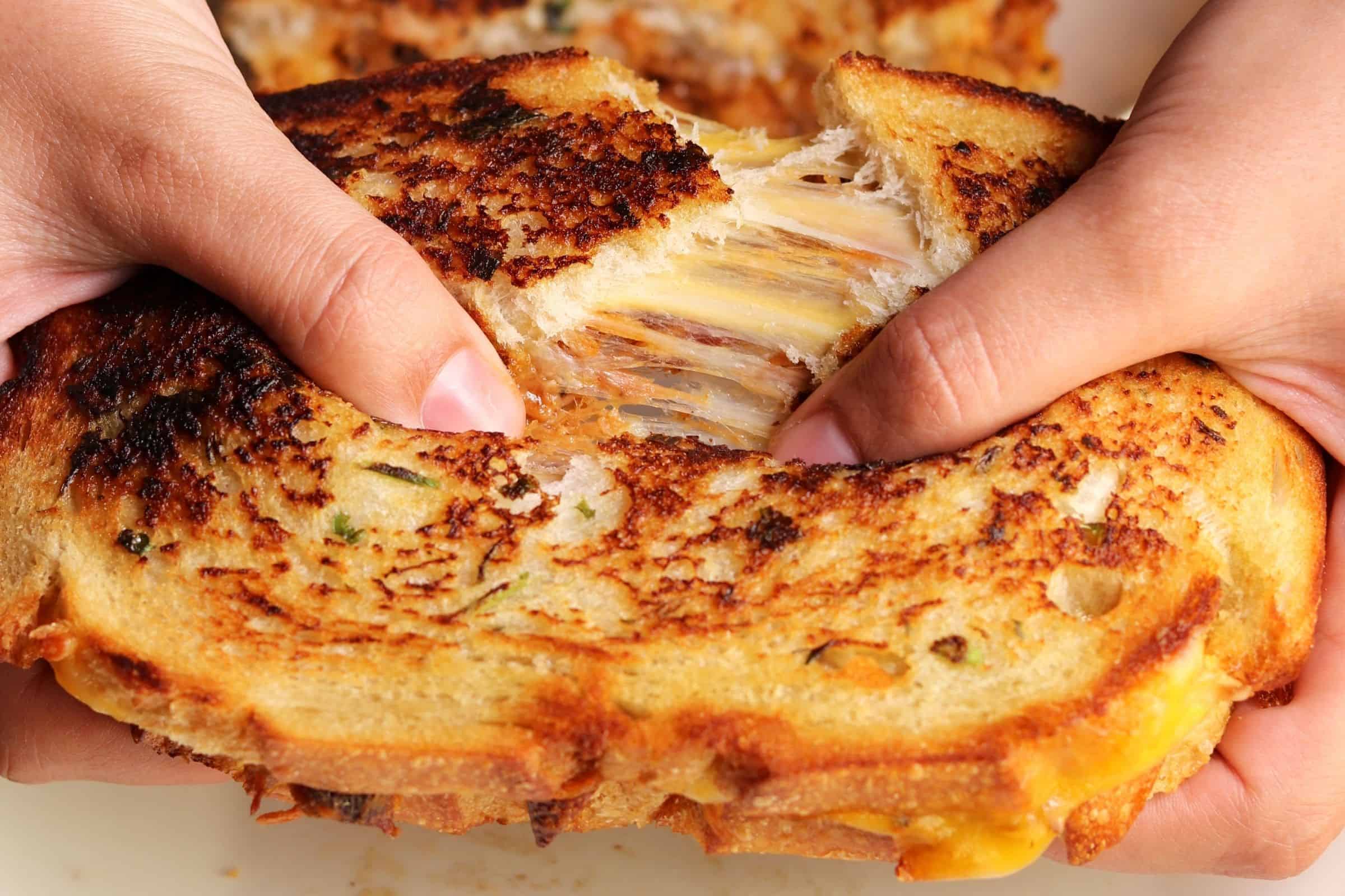 https://withthewoodruffs.com/wp-content/uploads/2021/04/pulled-pork-grilled-cheese-featured-image.jpg