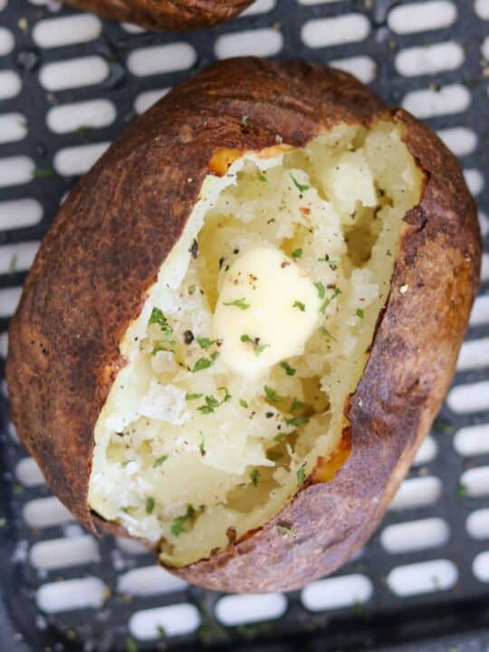 https://withthewoodruffs.com/wp-content/uploads/2022/06/how-to-make-air-fryer-baked-potatoes-540x720.jpg